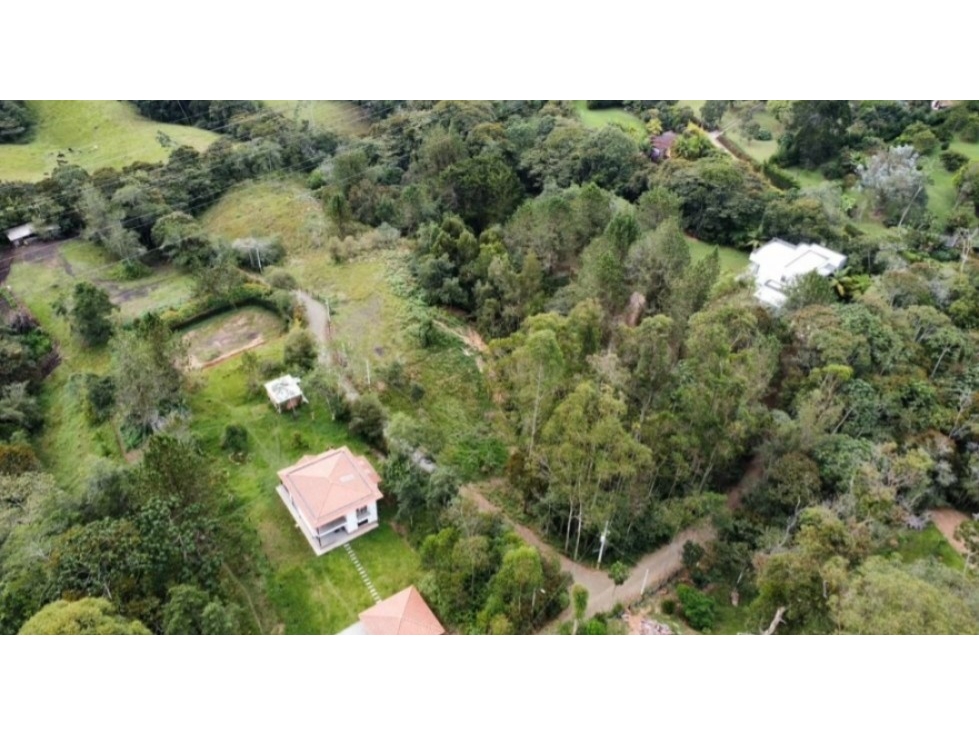 L0351. Lote de 2.500mt2 en excelente ubicación a 2km de La Ceja