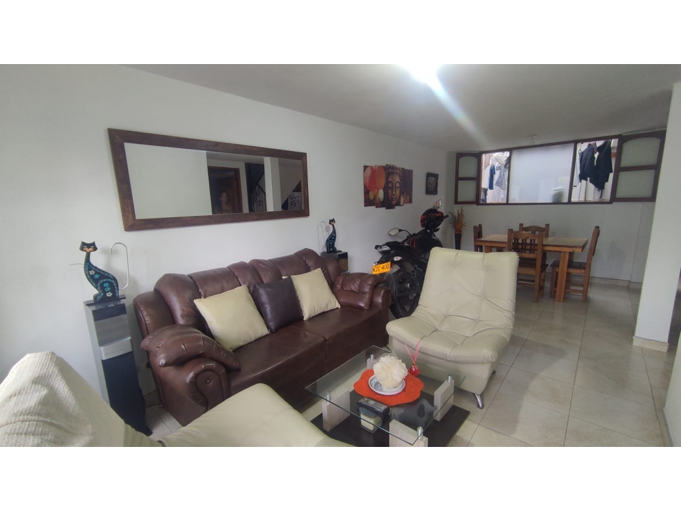 C0252. Vendo! Casa de 3 niveles, buenos espacios y buen sector La Ceja — foto 3