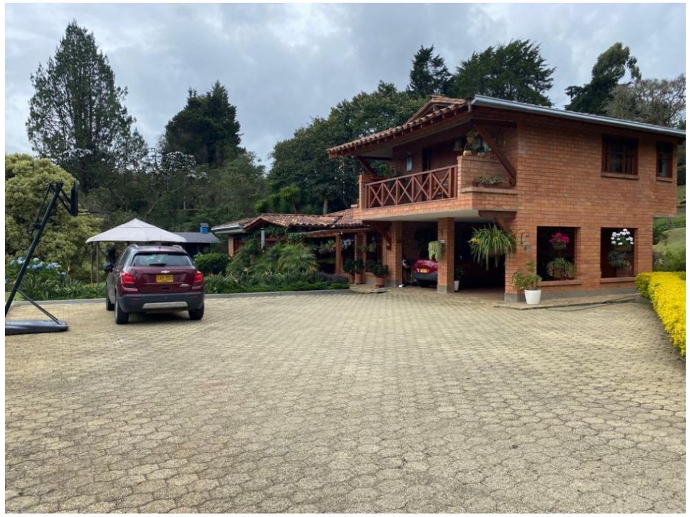 F0284 Vendo! Finca con buenos espacios ubicación residencial El Retiro — foto 3