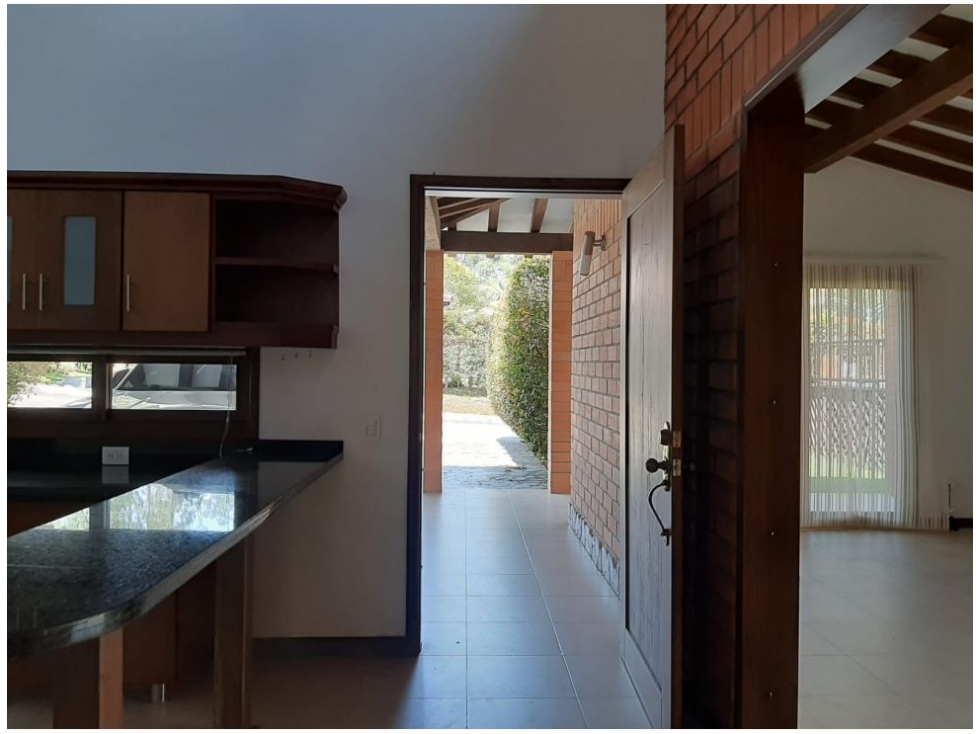 T0510. ALQUILO! Casa con piscina y excelentes espacios en El Retiro - 2