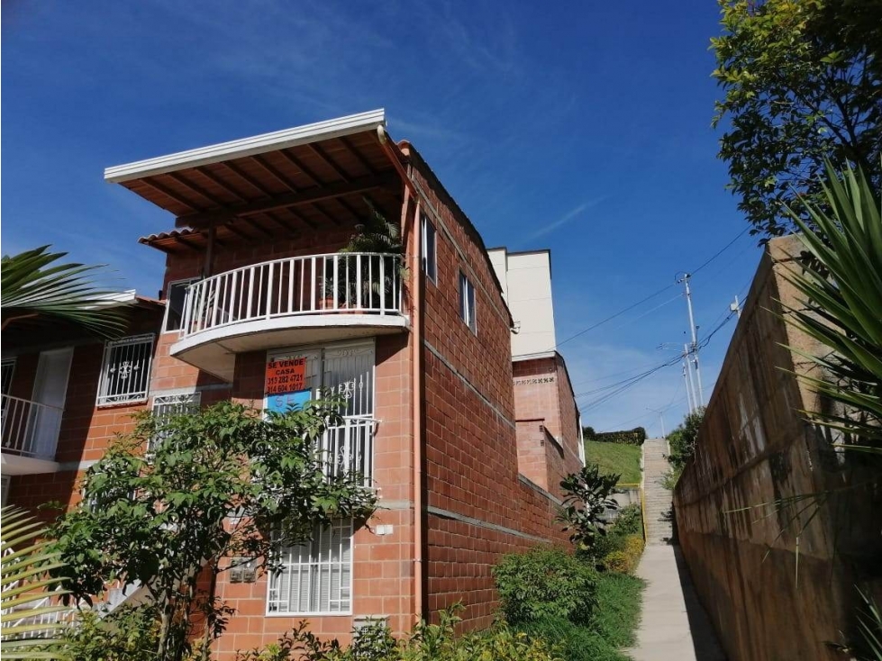 C0194. Vendo! Casa en excelente urbanizacion de Rionegro