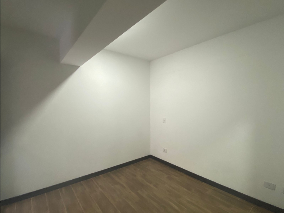 T0605. ¡ALQUILO! Apartamento en exclusiva unidad cerrada en El Retiro. — foto 3