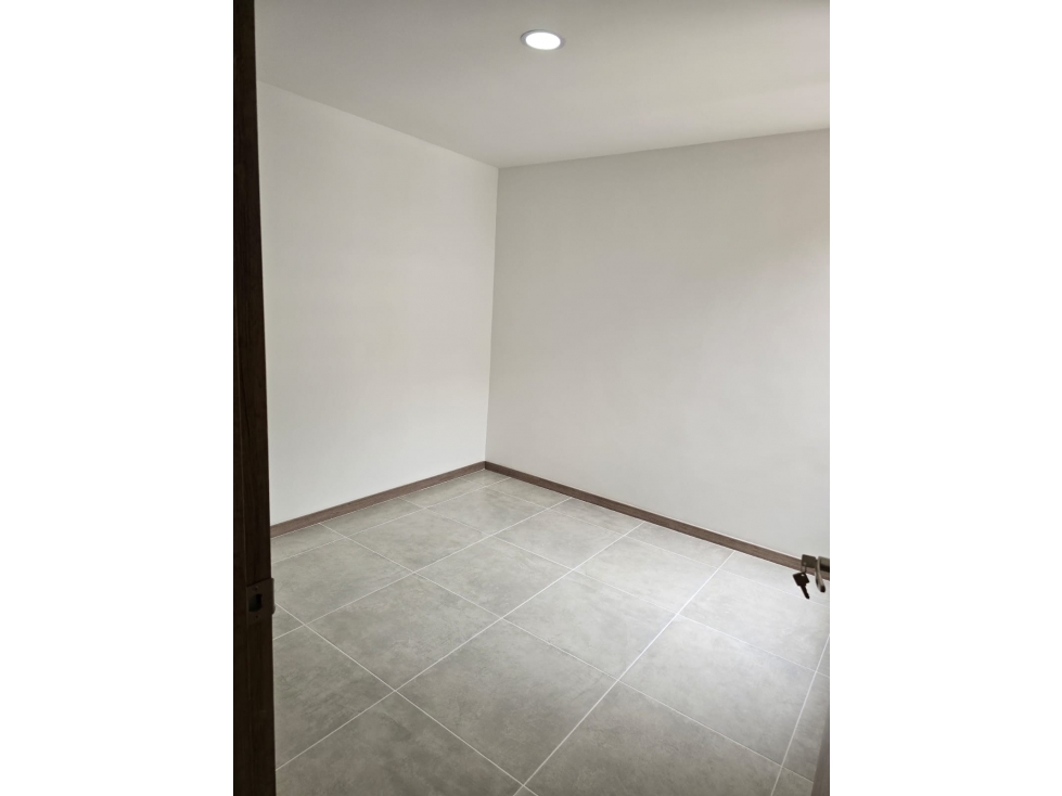 T0790. Alquilo! Apartamento con excelente ubicación en unidad cerrada — foto 4