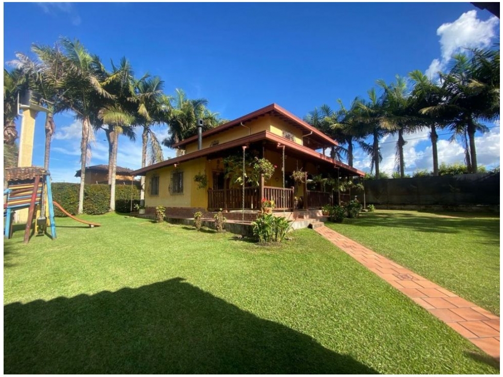 T0618 Alquilo! Casa campestre en exclusivo sector de Llanogrande