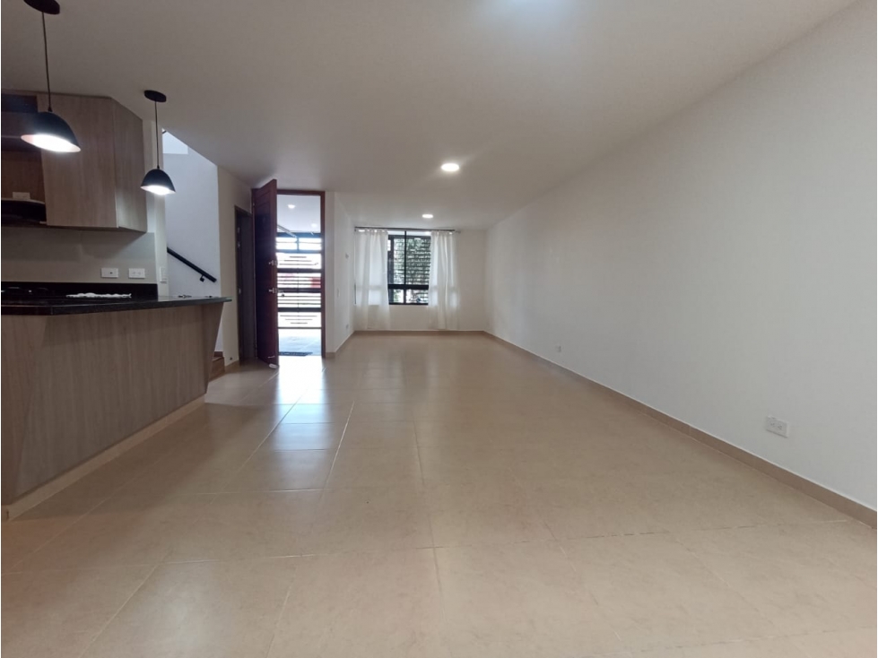 C0368. Vendo! Casa unifamiliar para estrenar en exclusiva unidad — foto 2