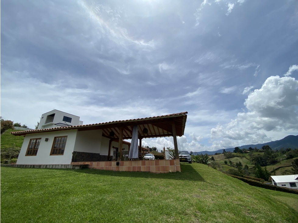 F0294. Finca con excelente ubicación y espacios en El Carmen — foto 2