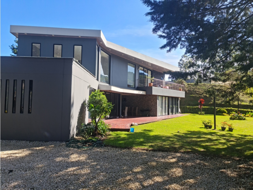 F0322 VENDO Casa finca de lujo en Parcelación 3 minutos del Aeropuerto — foto 2