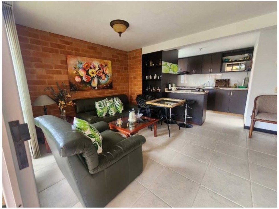 C0360. Vendo! Casa unifamiliar en exclusiva unidad cerrada