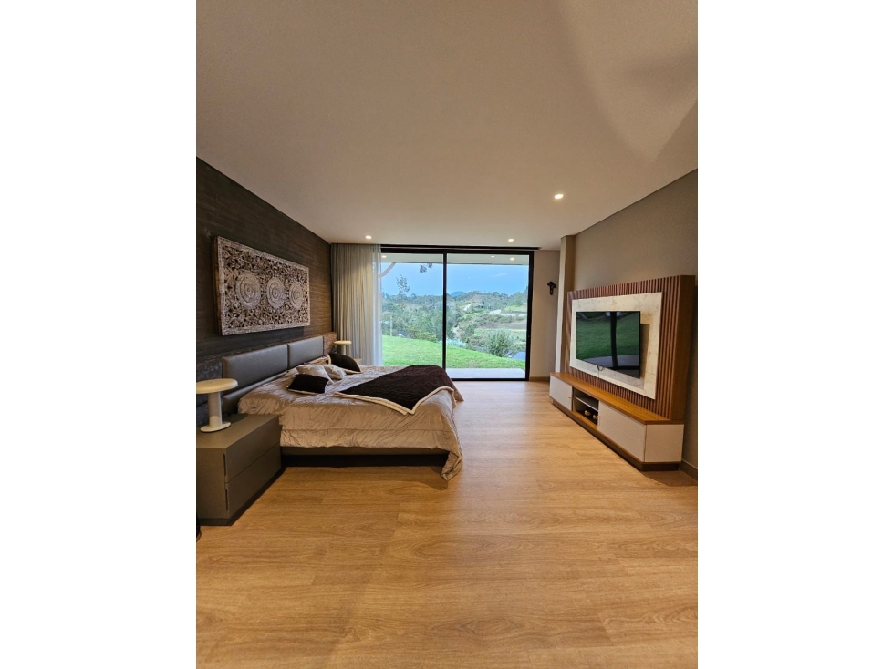 F0346. VENDO! Finca de lujo en exclusivo sector del Retiro — foto 4