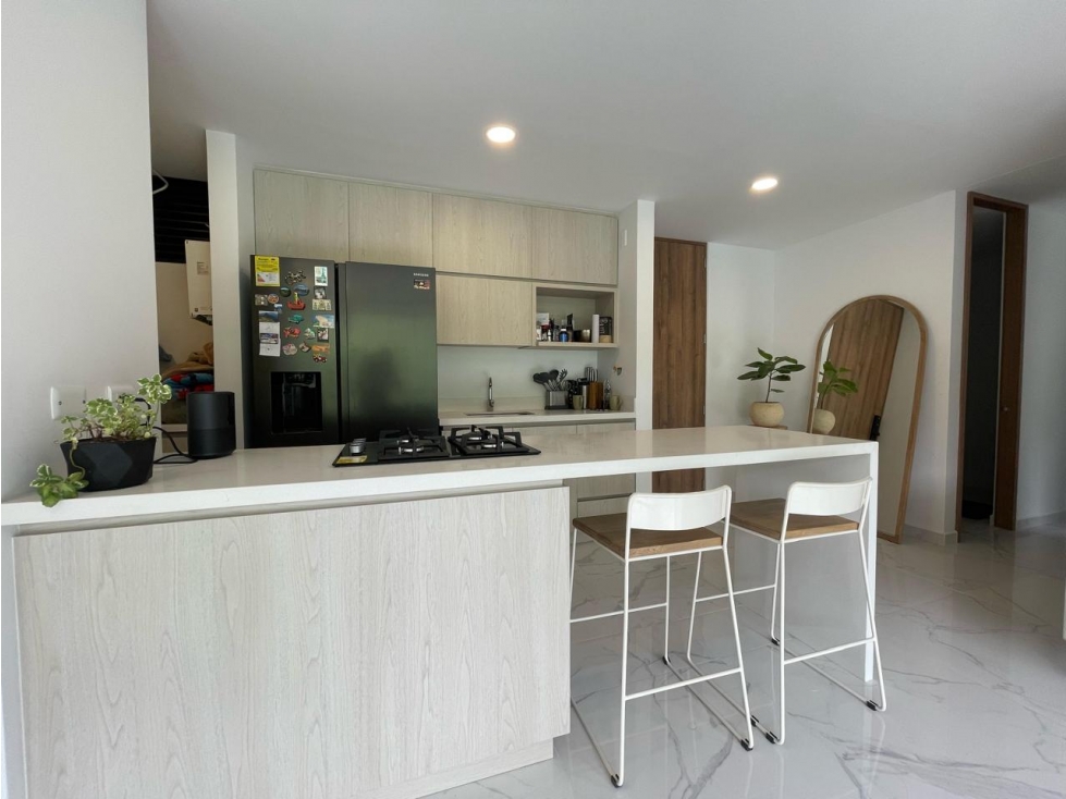 A0527. VENDO! Apartamento con excelentes acabados en unidad cerrada