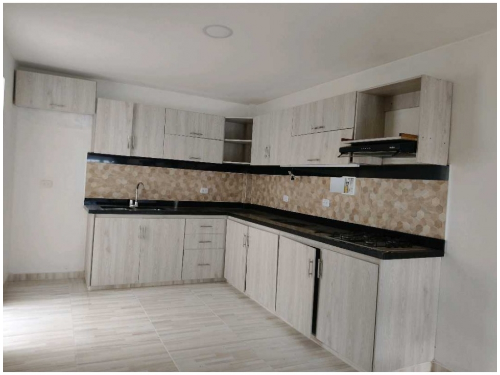 C0453.Casa unifamiliar de 3 niveles con área de 150mt2 en La Ceja