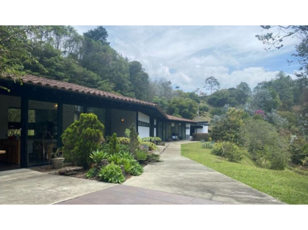 F0283. Finca con excelentes iluminación y espacios en El Retiro