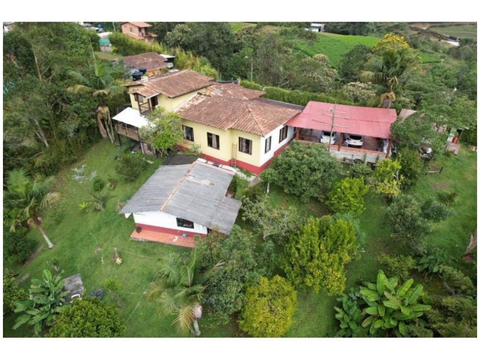 F.0288. Vendo! Finca con amplios espacios y zona verde en La Ceja — foto 2