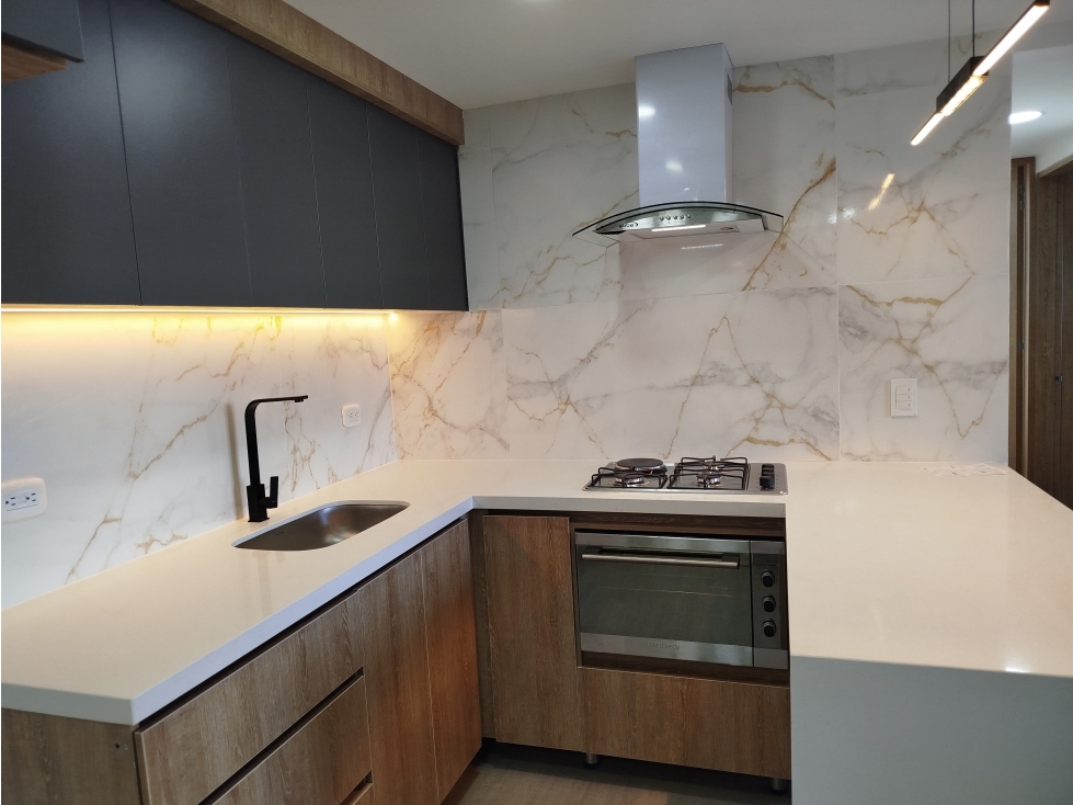 T0673 Alquilo! Apartamento para estrenar con acabados de lujo — foto 3