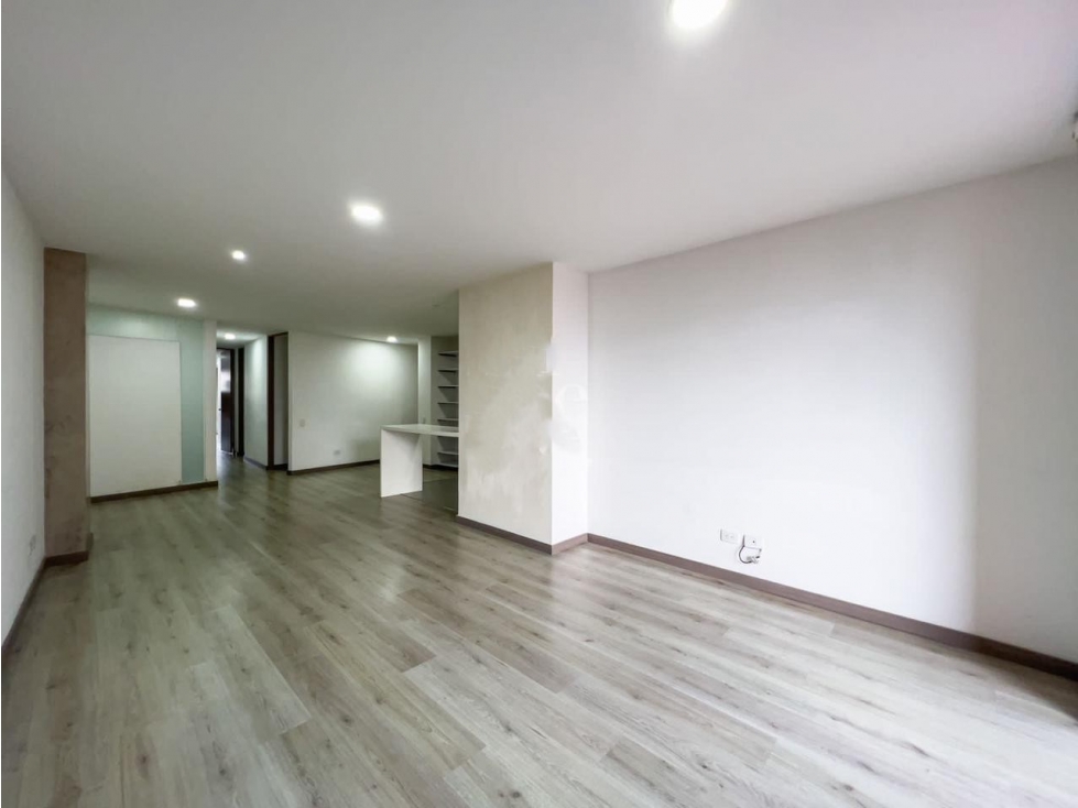 T0689 Alquilo! Apartamento con grandes espacios en sector exclusivo — foto 4