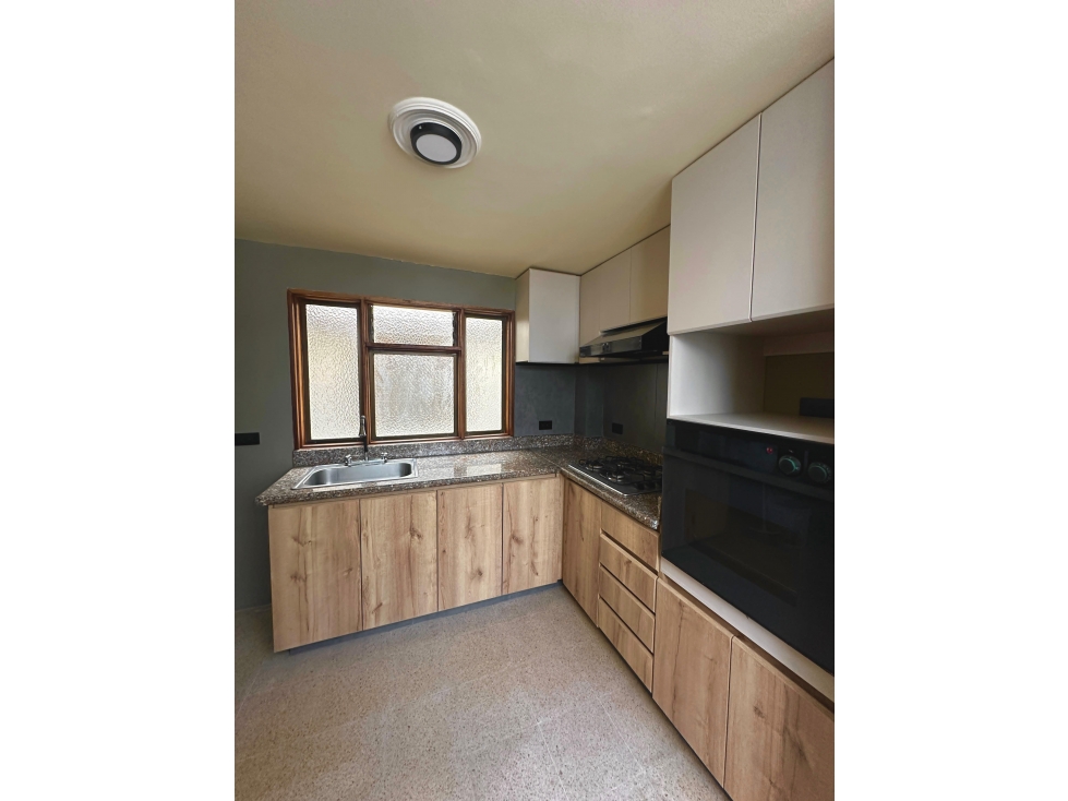 A0526. VENDO! Apartamento con buenos acabados cerca al parque — foto 2