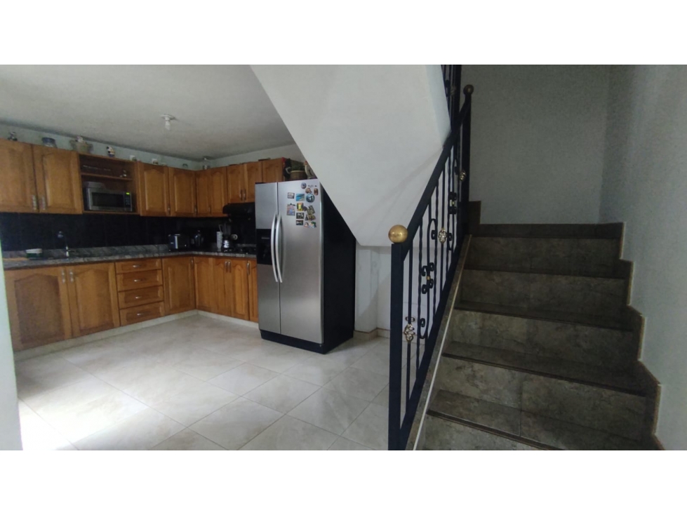 C0252. Vendo! Casa de 3 niveles, buenos espacios y buen sector La Ceja — foto 4