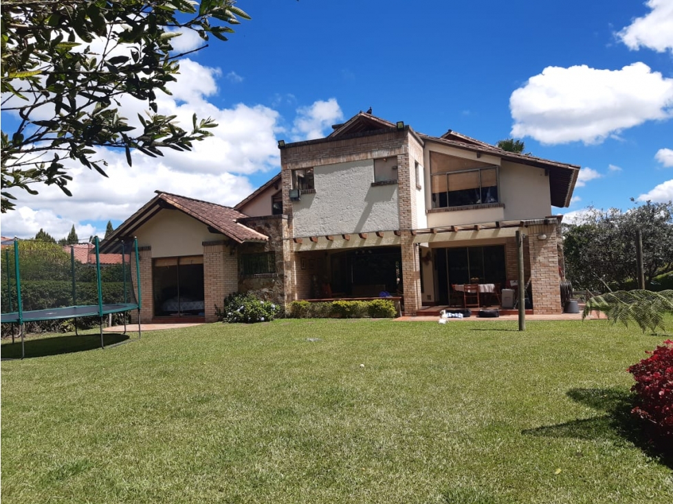 T0505 VENDO finca con excelentes espacios y acabados en Llanogrande