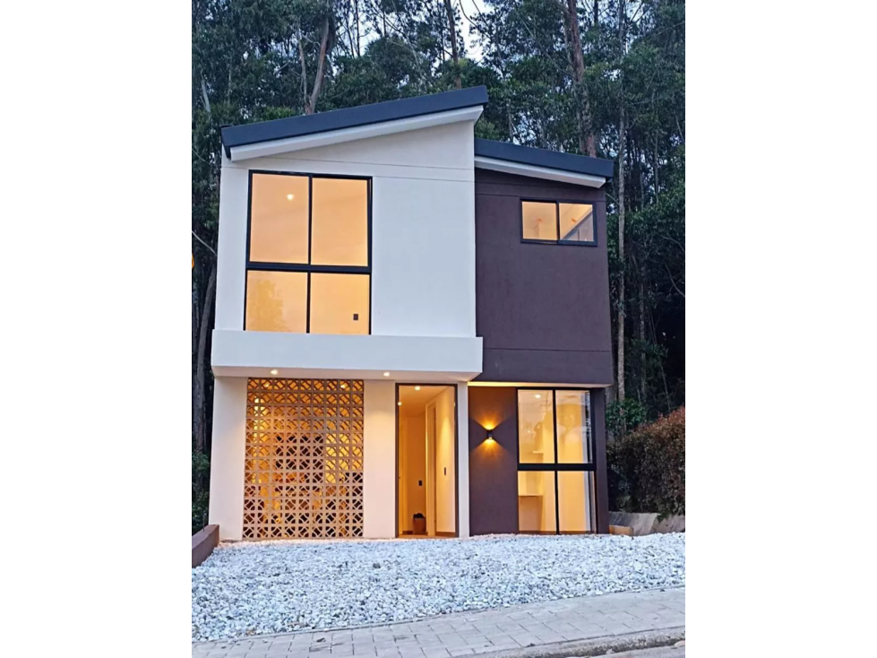 C0276 VENDO Casa con ubicación tranquila acabados de lujo en Rionegro — foto 2
