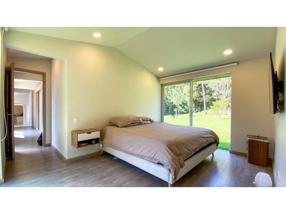 Alquilo! Apartamento con acabados de lujo en unidad cerrada El Retiro — foto 5
