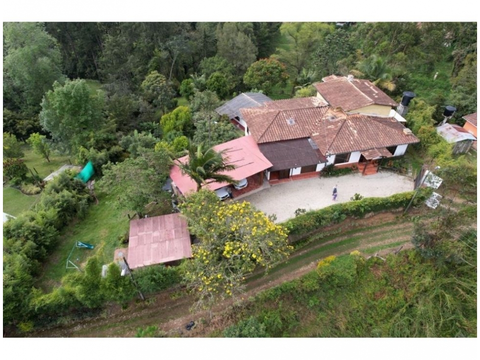 F.0288. Vendo! Finca con amplios espacios y zona verde en La Ceja