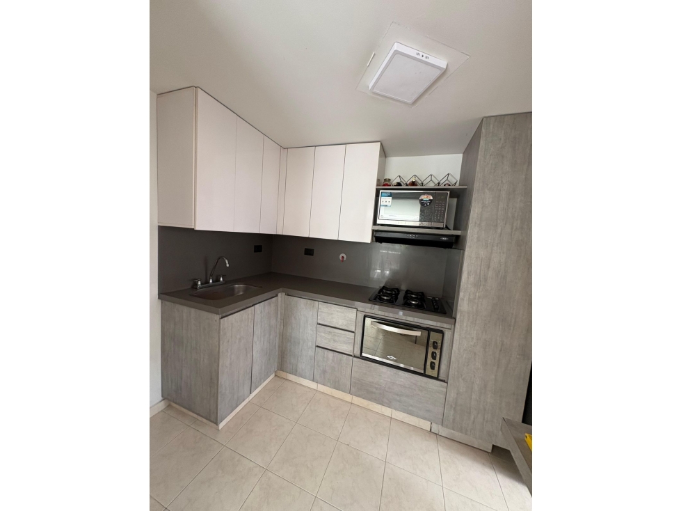 A0499. Vendo! Apartamento con terraza en unidad cerrada