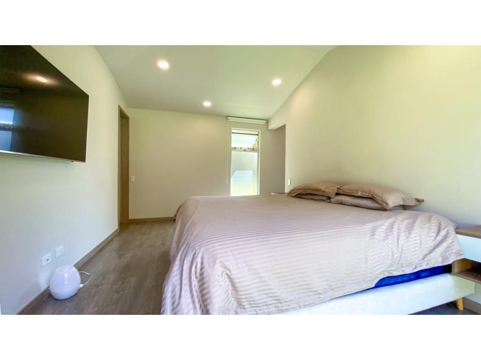Alquilo! Apartamento con acabados de lujo en unidad cerrada El Retiro — foto 6