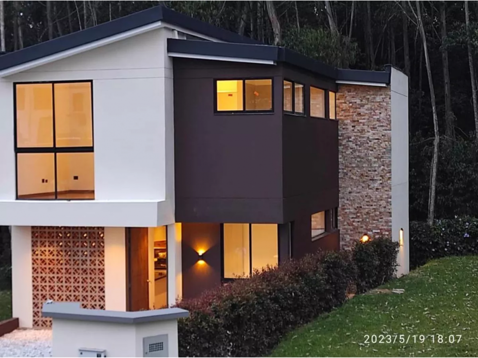 C0276 VENDO Casa con ubicación tranquila acabados de lujo en Rionegro