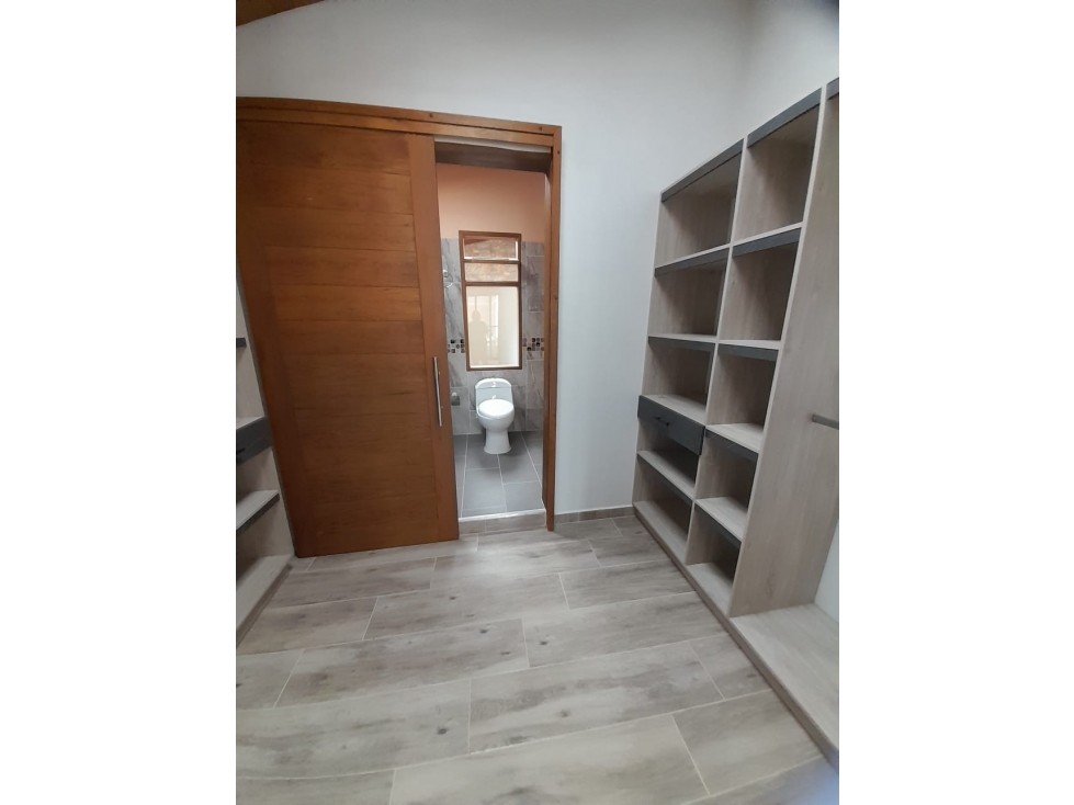 C0209. Vendo! Casa con acabados de lujo en buen sector La Ceja — foto 5