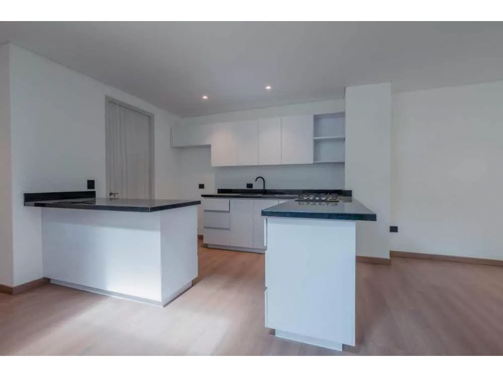 C0276 VENDO Casa con ubicación tranquila acabados de lujo en Rionegro — foto 6