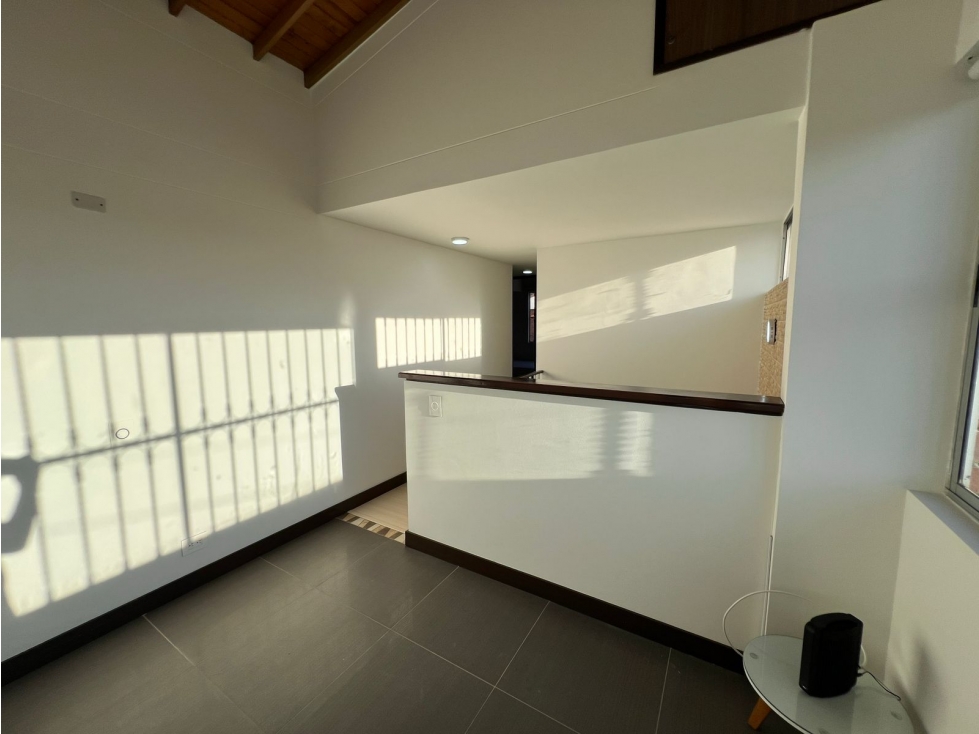 C0292. VENDO! Casa con acabado de lujo en San Antonio de Pereira — foto 2