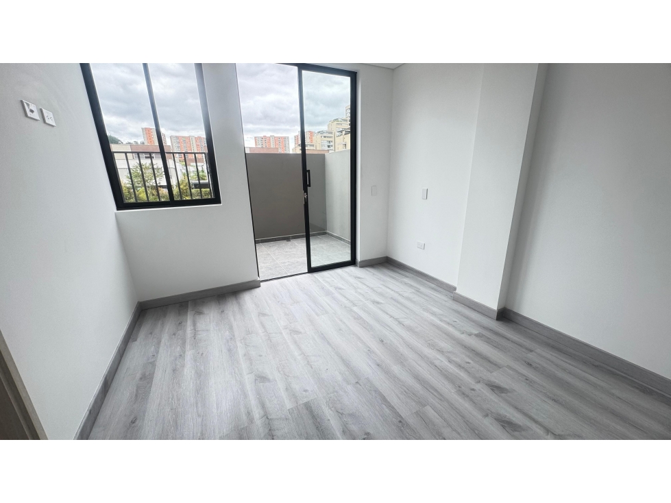 T0560. ALQUILER Casa moderna para estrenar excelente sector Rionegro — foto 4