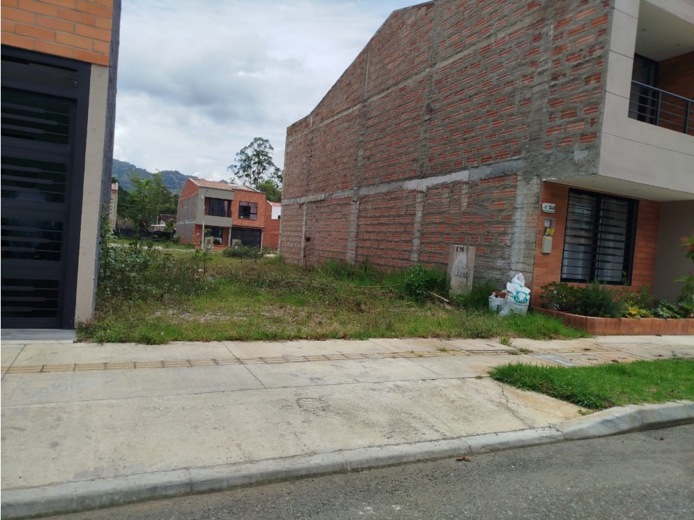L0272. VENDO! Lote en exclusiva unidad abierta en La Ceja — foto 2
