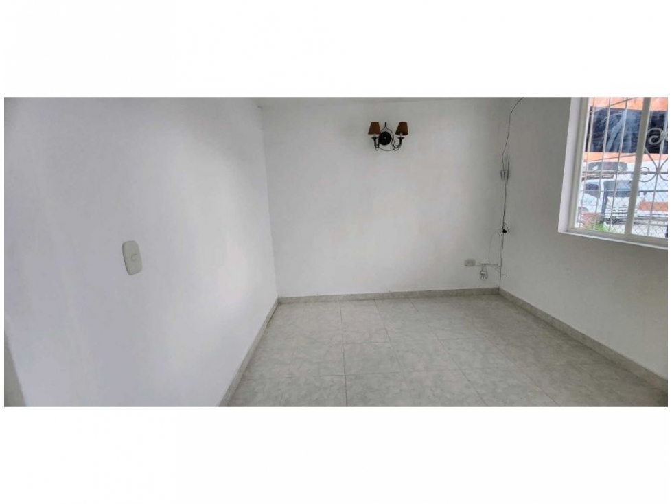 C0350 Vendo Casa unifamiliar con buenos espacios y excelente ubicación — foto 4