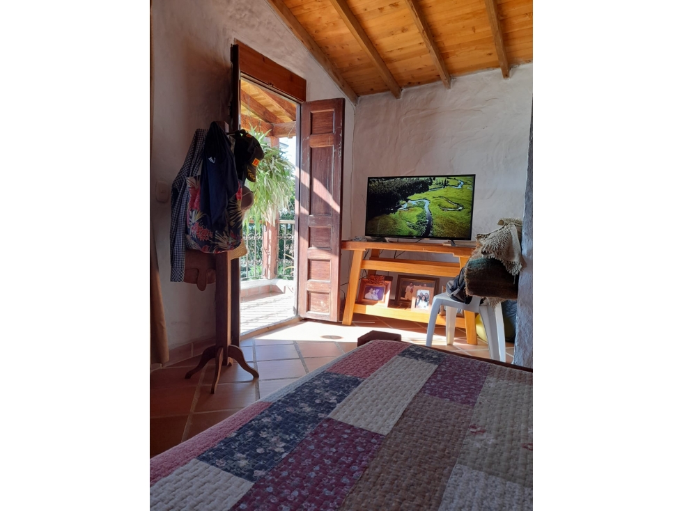F0324. VENDO! Finca con excelentes espacios en El Carmen de Viboral — foto 4