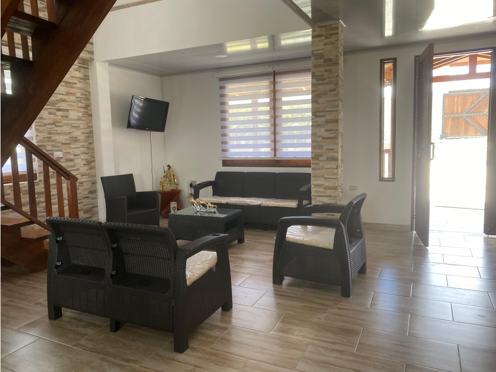 F0329. VENDO! Finca con pesebreras y amplias zonas verdes — foto 3