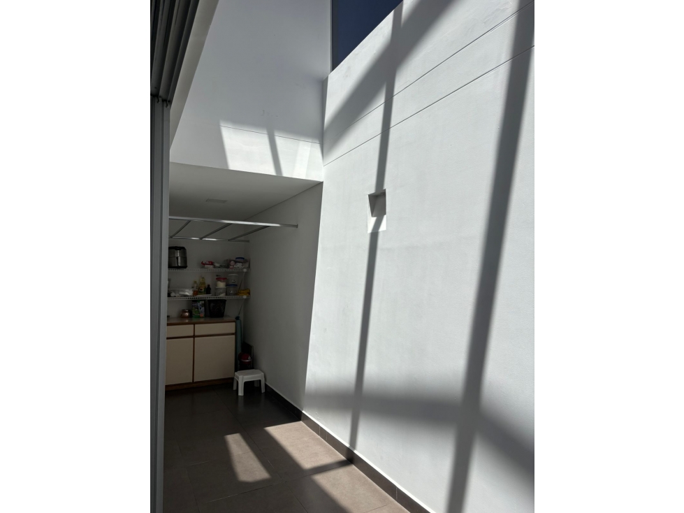 C0384. Vendo! Casa con acabados de lujo en unidad cerrada La Ceja — foto 2