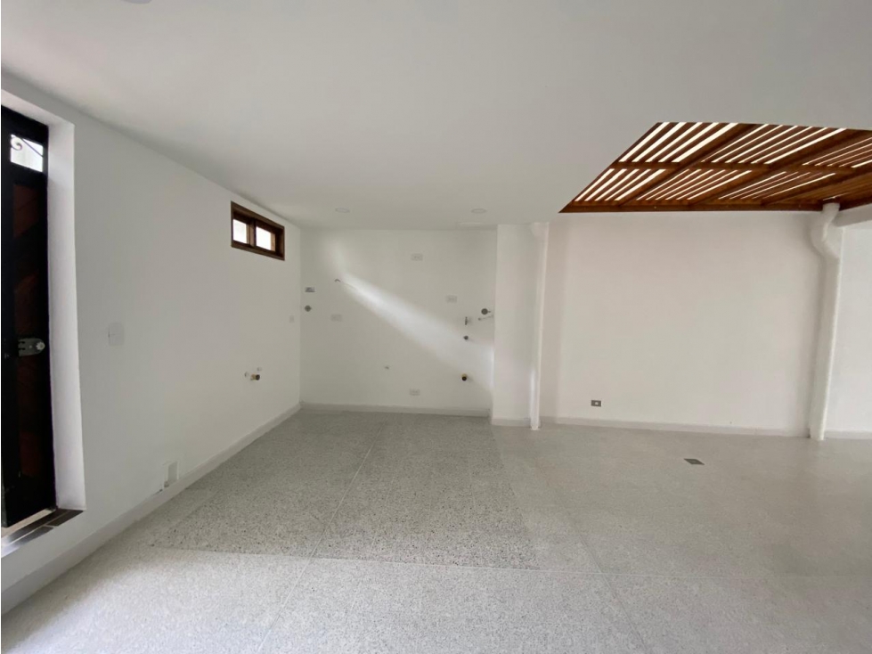 T0723. Alquilo! Local comercial para estrenar en El Retiro — foto 3