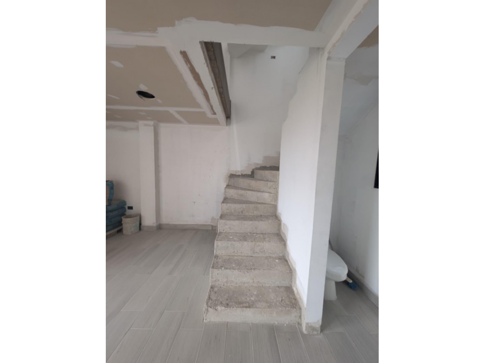 C0386. Vendo! Casa unifamiliar de 3 niveles para estrenar en La Unión — foto 3