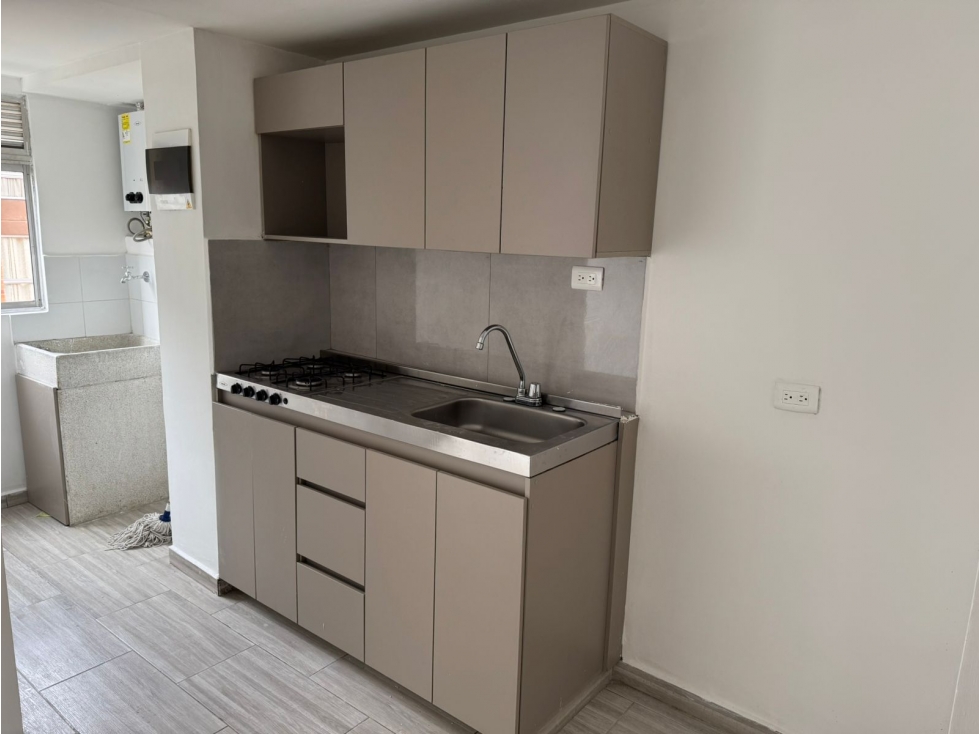 A0500. VENDO! Apartamento en excelente sector con acabados modernos