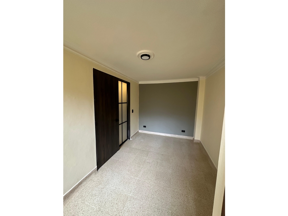 A0526. VENDO! Apartamento con buenos acabados cerca al parque — foto 4