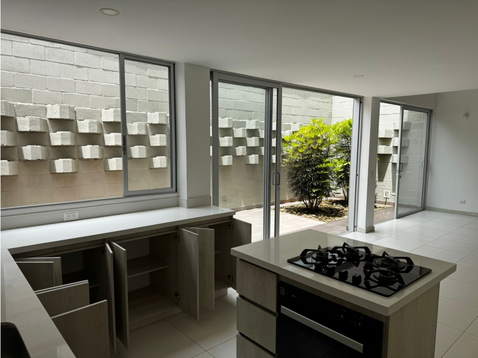 C0419 Vendo! Casa en zona residencial de Rionegro con acabados de Lujo - 3