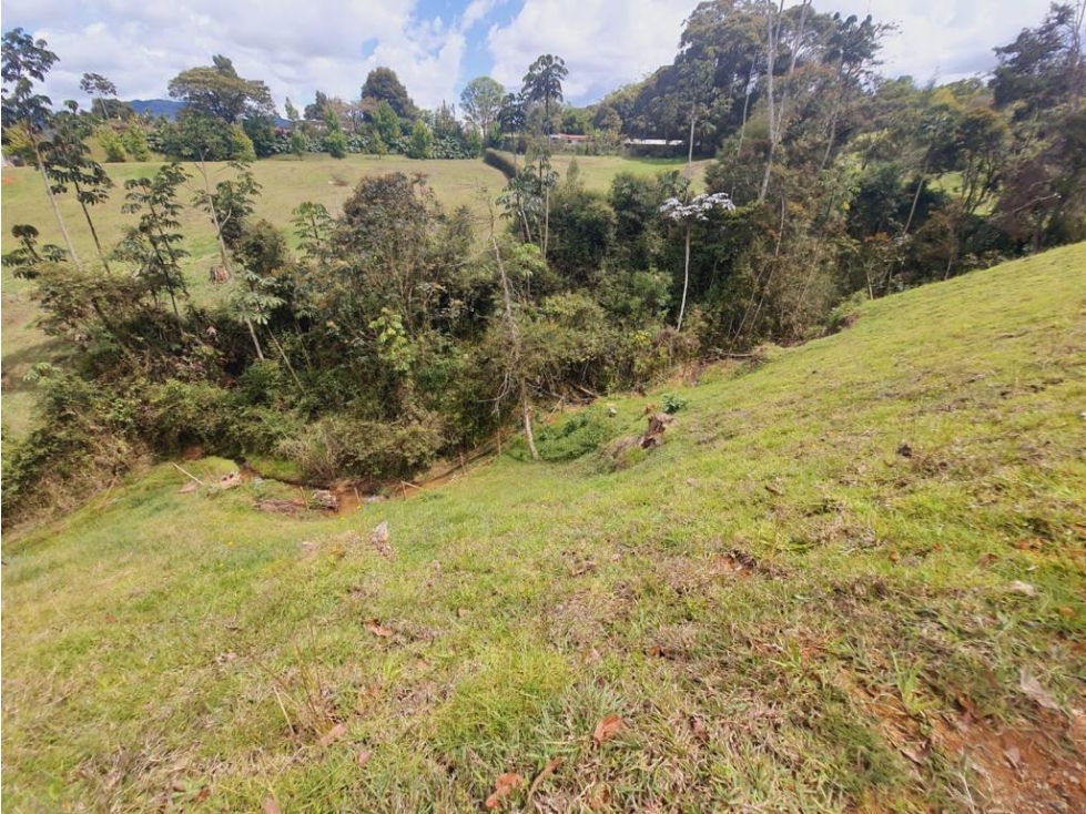 L0312. VENDO! Lote en exclusivo sector con un área de 4.402 Mt2 - 2