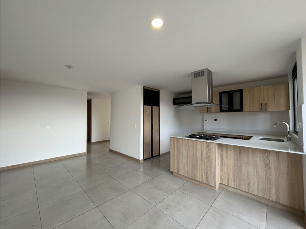 T0864.Apartamento en unidad cerrada con vigilancia 24/7 en San Antonio — foto 2