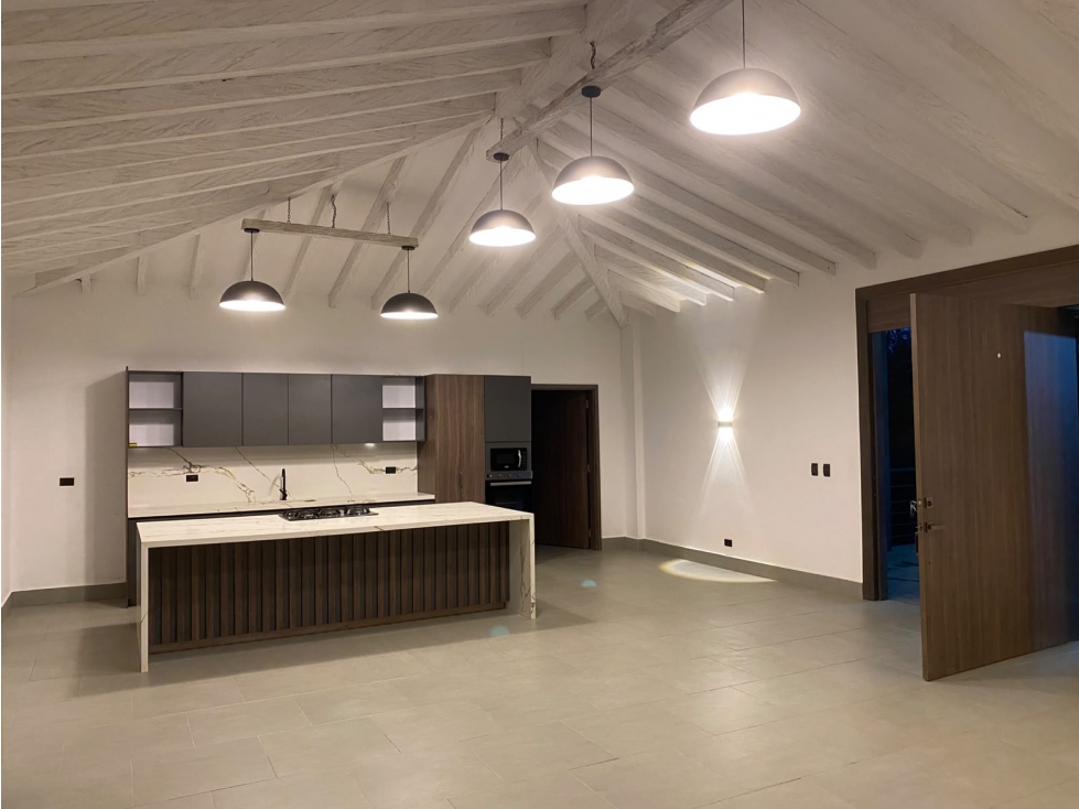 T0900. Finca con área de 1.900mt2 y amplios espacios en Rionegro — foto 2