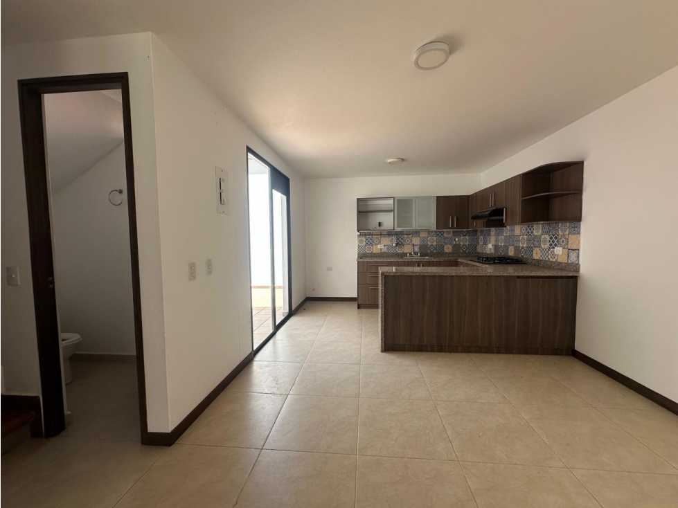 C0483. Casa de dos niveles en unidad cerrada en La Ceja  — foto 2