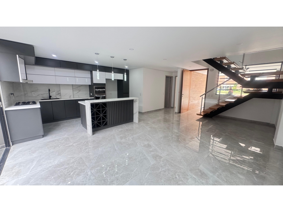 T0560. ALQUILER Casa moderna para estrenar excelente sector Rionegro — foto 3