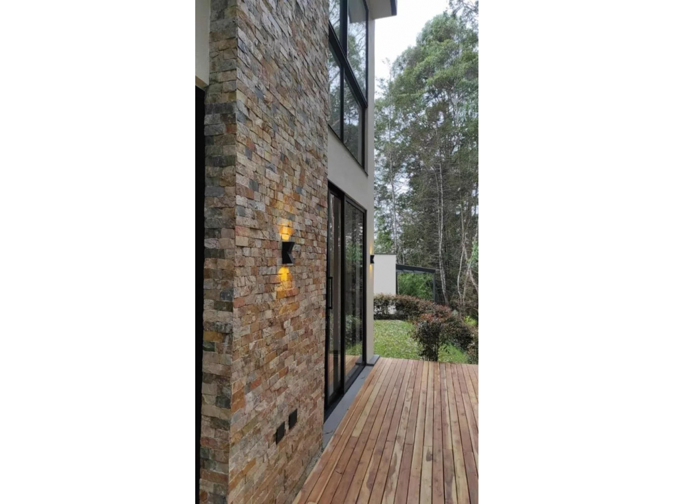 C0276 VENDO Casa con ubicación tranquila acabados de lujo en Rionegro — foto 3