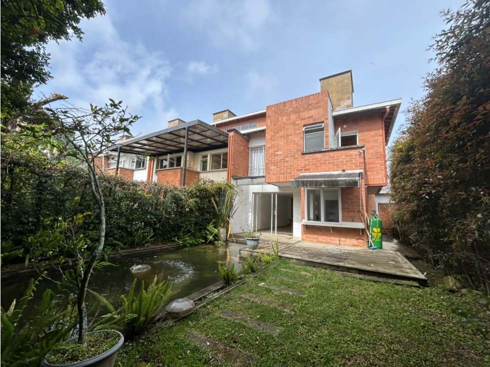 C0460.Casa campestre con acabados modernos y lago privado en el Retiro
