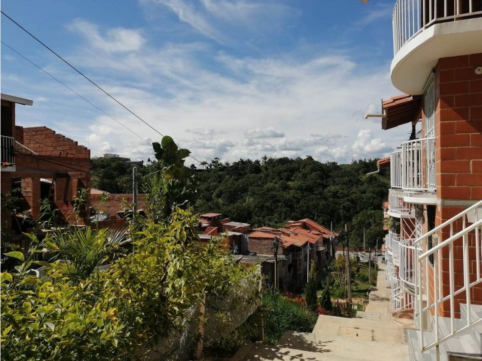 C0194. Vendo! Casa en excelente urbanizacion de Rionegro — foto 3